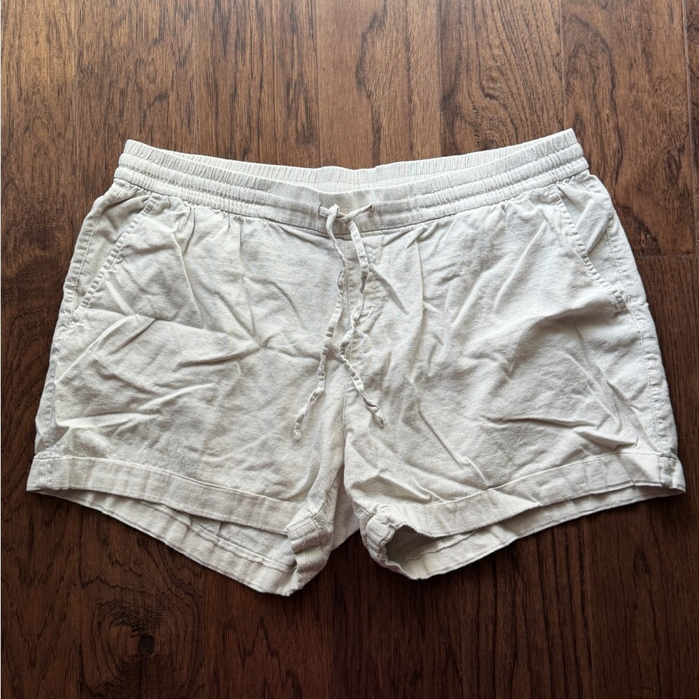 Old Navy Women's Light Tan Shorts